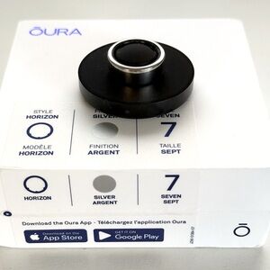 OURA GEN 3 HORIZON RING SIZE 7 in box with charger SILVER